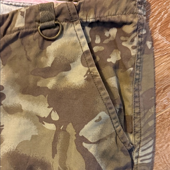 3/$20 Moosejaw Women's Tan Camo Cargo Capris Hunting Cabincore Outdoors Gorpcore - Picture 6 of 8